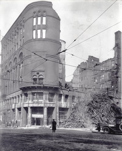 Fire Wreckage at the Northwest Corner of Fourth Street and Washington by Unbekannt Unbekannt